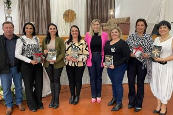 Livro Vidas que Inspiram faz homenagem aos 58 anos de Pejuçara