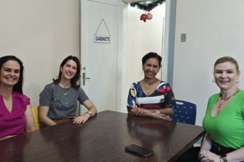 Prefeita Flaviana realiza visita à Coordenadora da 9ª CRE