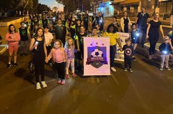 III Caminhada Iluminada reúne grupos do Programa Cidade Ativa