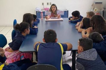 Cras Viver Melhor aborda campanha do Junho Violeta com as crianças do SCFV
