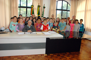 ALUNOS VISITAM O CENTRO ADMINISTRATIVO