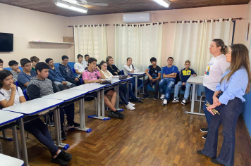 Secretaria de Saúde inicia ciclo de palestras sobre saúde mental em escola municipal