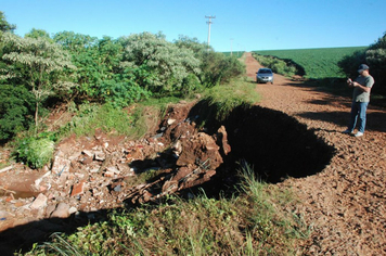 SECRETARIA DE OBRAS REALIZA REPAROS EM REGIÃO ATINGIDA PELAS CHUVAS