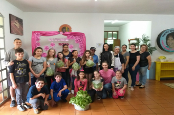 Hortaliças produzidas pelo Cepib abastecem escolas e entidades sociais do município