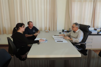 Prefeito recebe integrantes do Conselho Municipal Educação