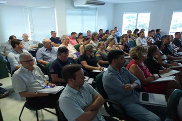 Prefeitos discutem Lei Eleitoral e suas obrigações em encontro promovido pela Amuplam