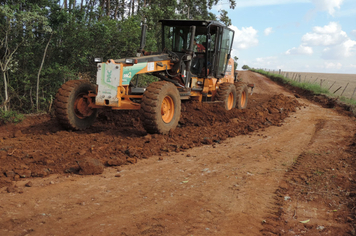 Administração promove melhorias na estrada que dá acesso a localidade de Olaria
