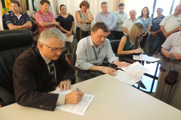 ADMINISTRAÇÃO MUNICIPAL ASSINA CONTRATO DO PROGRAMA MINHA CASA MINHA VIDA.