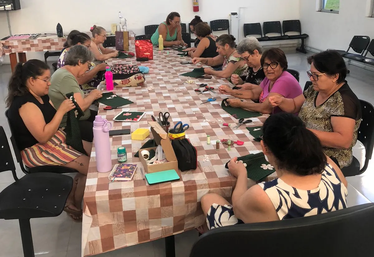 Atividades de artesanato marcam retomada dos grupos do NAAB
