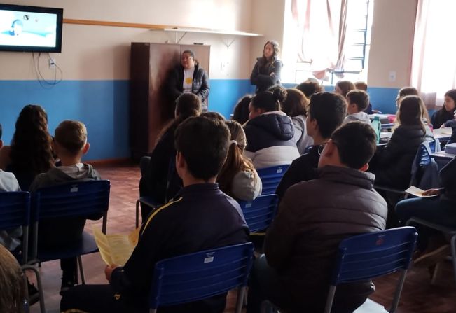 Conselheiras Tutelares falam sobre o Maio Laranja na Escola Municipal Pejuçara