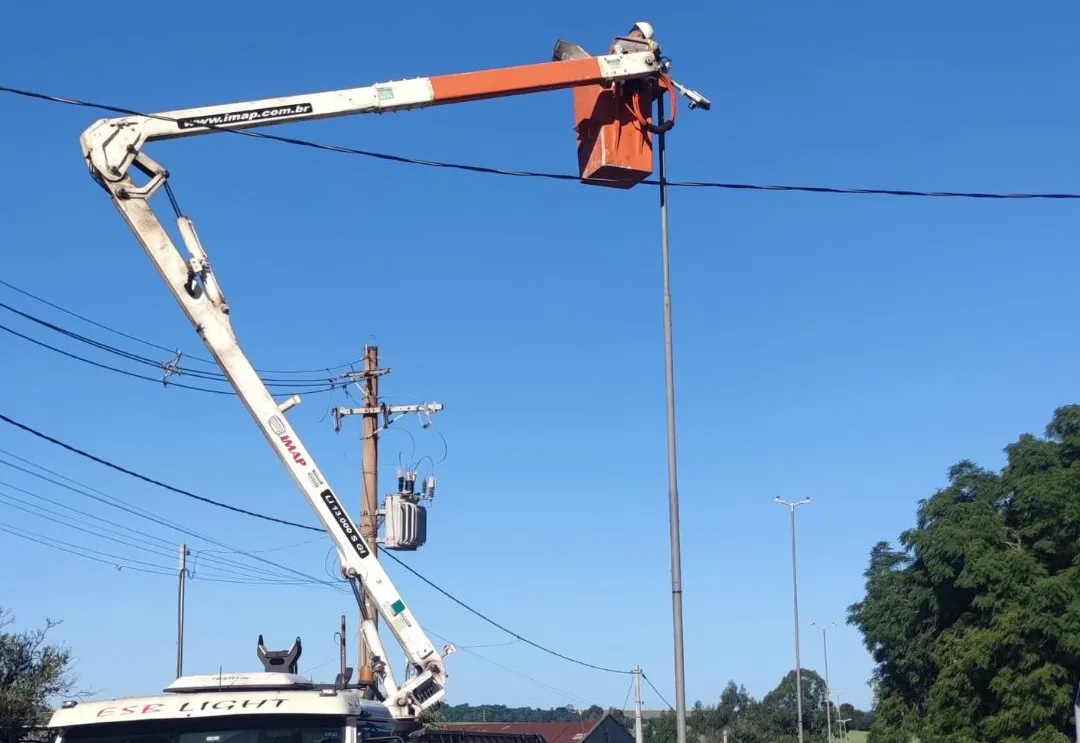 Administração Municipal  retoma instalação de iluminação pública em LED