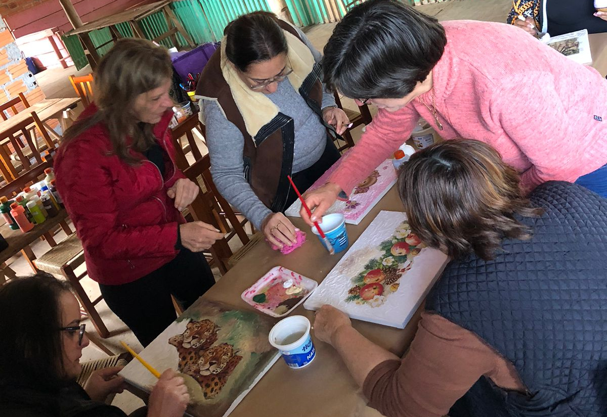 NAAB realiza atividade de pintura no Passo do Inglês
