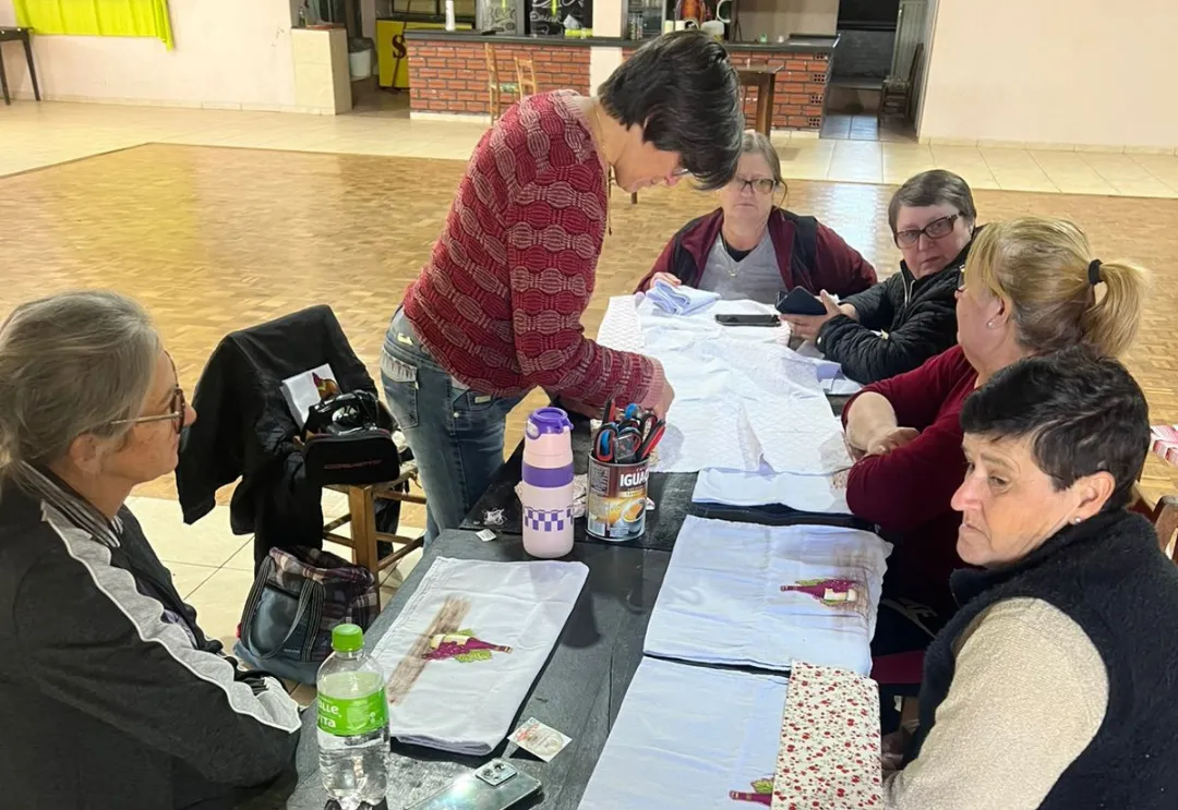 Grupos do NAAB desenvolvem ações de convivência, artesanato e troca de experiências