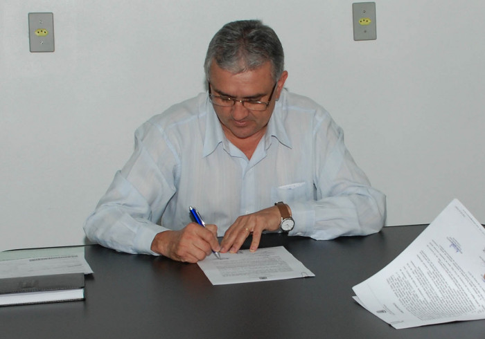 Prefeito assinou convênio de R$ 700 mil com  o BADESUL para revitalizar a avenida central