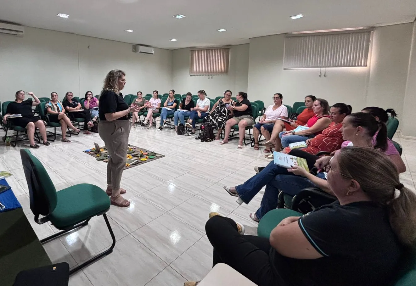 EMEI Maria Schuster participa de formação do ProLEEI sobre oralidade e narrativas infantis 