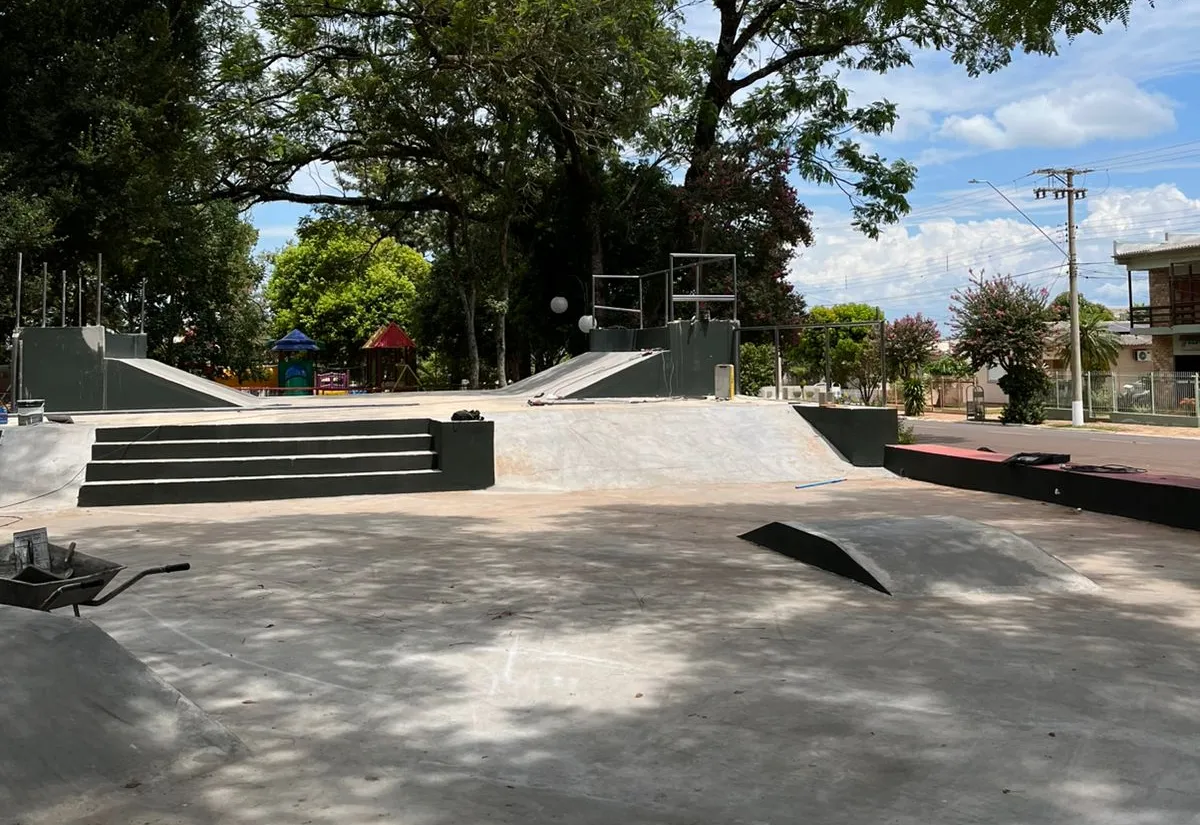 Orientação à comunidade sobre a pista de skate em fase de finalização