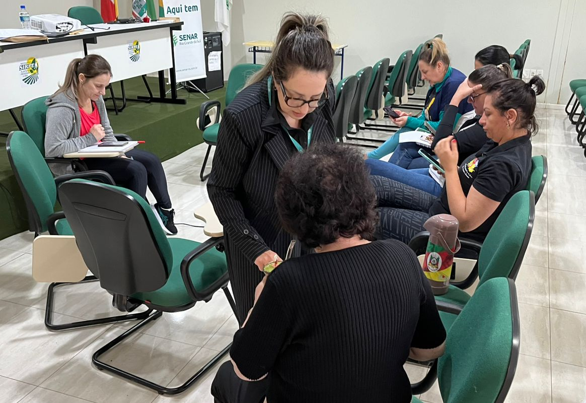 Projeto “Se Liga Vovó” oferece curso de ferramentas digitais para a comunidade