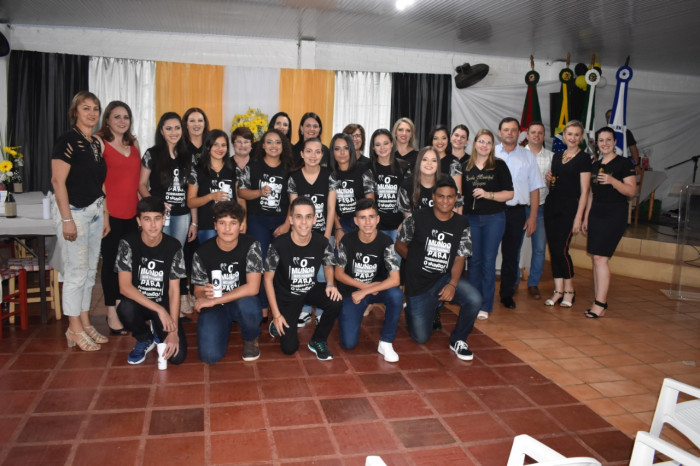 EMEF faz ato de formatura da turma do 9º ano