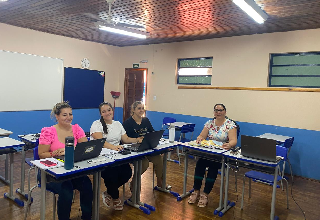 Profissionais responsáveis pela Secretaria da EMP participam de treinamento