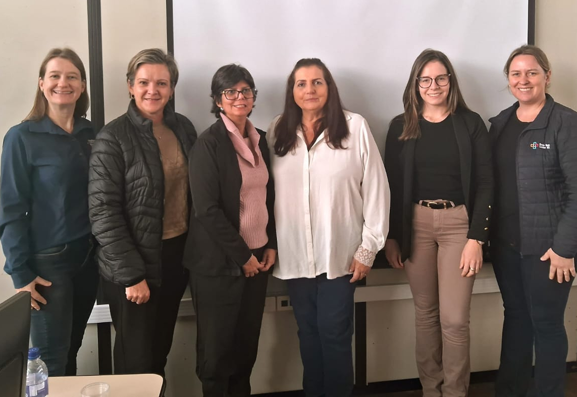 Pejuçara compartilha experiências em saúde mental e práticas integrativas durante encontro regional do Programa Saúde na Escola