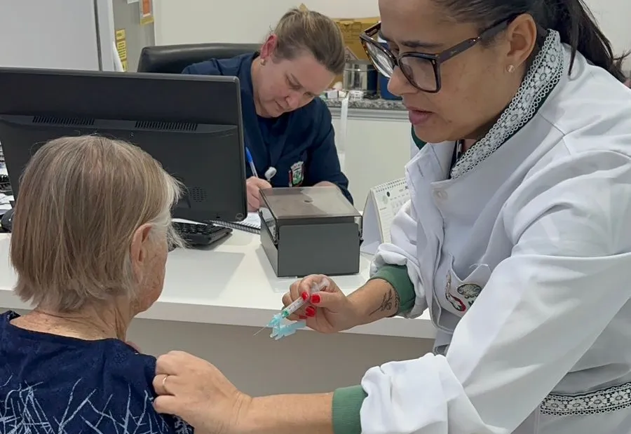 Turno estendido garante aplicação total das doses da vacina contra a influenza 
