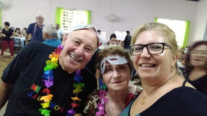 Grupos da terceira idade celebram Carnaval em Santa Apolônia