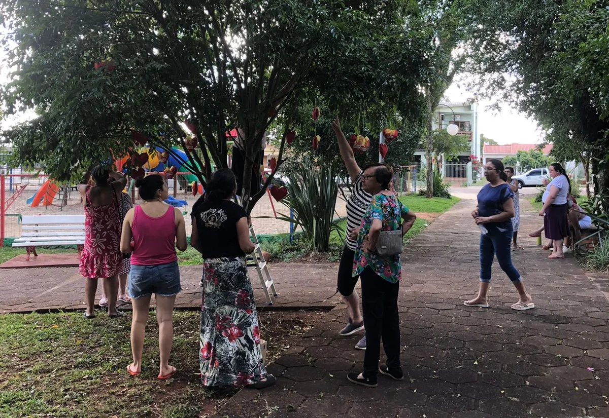 Grupos do NAAB desenvolvem ações alusivas ao Natal na Praça Central