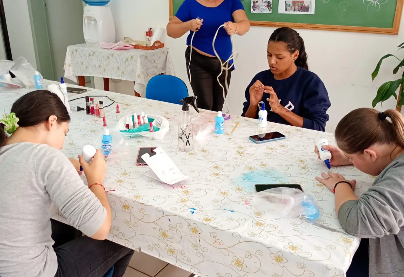Serviço de Convivência realiza atividade com adolescentes no CRAS Viver Melhor  