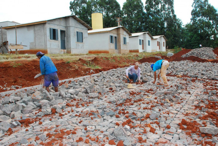 CALÇAMENTO NA TRAVESSA PROGRESSO