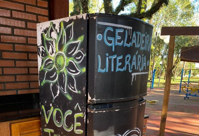 Geladeira Literária na Praça Visconde de Rio Branco