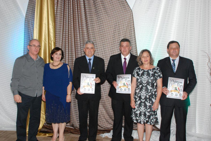 Lançada a revista dos 50 anos de Pejuçara 