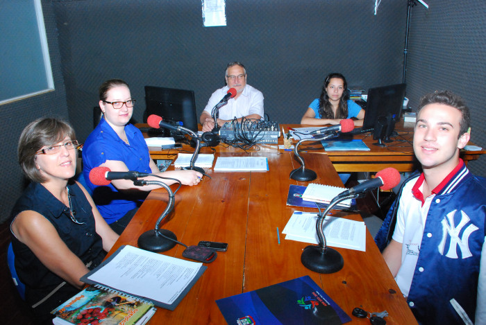 ADMINISTRAÇÃO E CULTURA DÃO ENTREVISTA NA RÁDIO COMUNITÁRIA