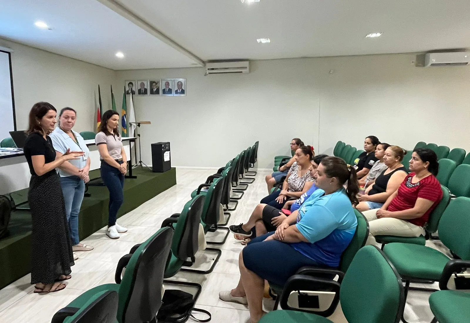 Merendeiras da rede municipal participam de capacitação para o início do ano letivo