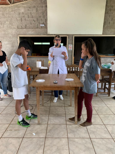 Quiz diverte e orienta alunos em atividade do Programa Saúde na Escola