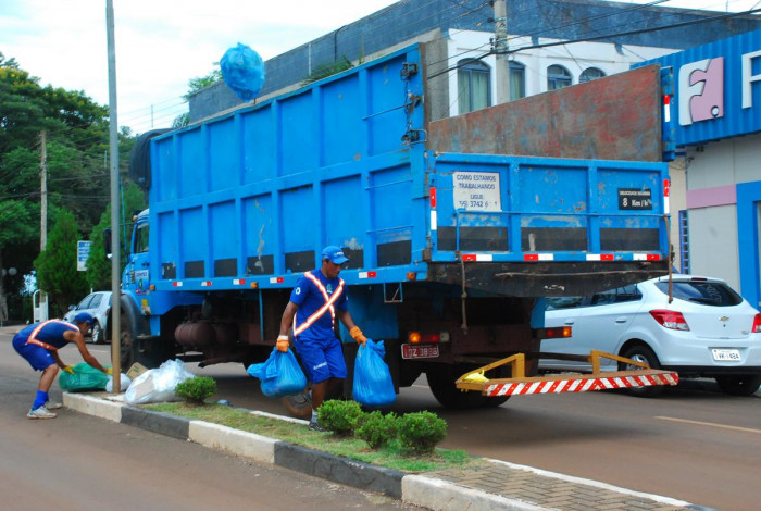 COLETA DO LIXO FOI RESTABELECIDA