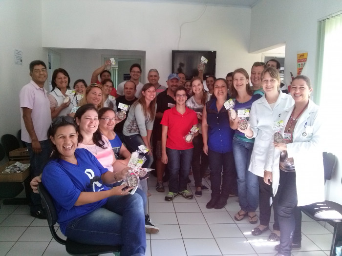 Funcionários recebem mimos de Páscoa do Prefeito Eduardo