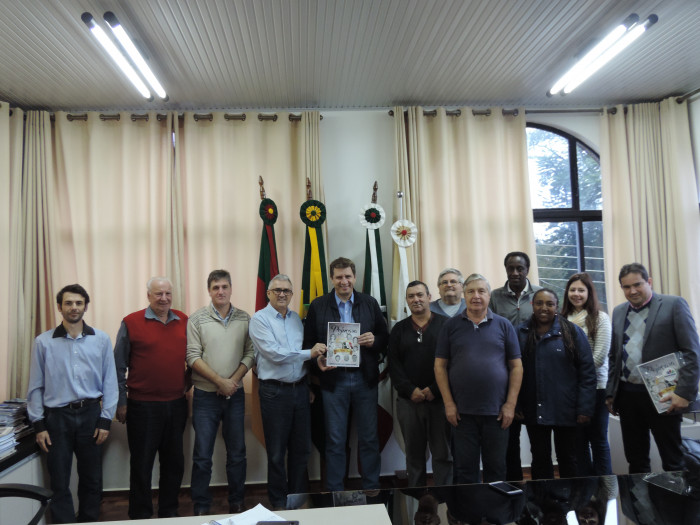 Prefeito Buzzatti recebe deputado Ernani Polo 