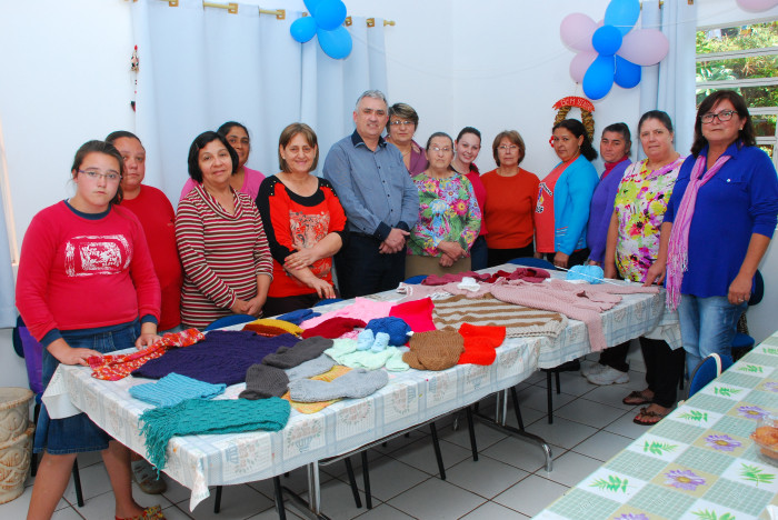 CRAS: curso de tricô