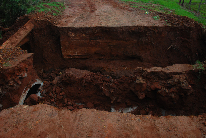 FORTE CHUVA DESTRÓI BUEIRO NO PASSO DO INGLÊS