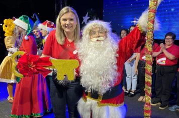 Chegada do Papai Noel marca a terceira noite do Natal Encantado 2024