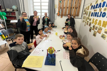 Biblioteca Machado de Assis realiza “Bingo Literário” com crianças do CRAS Viver Melhor