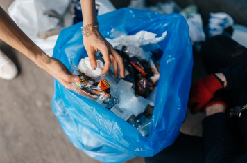 Descarte correto de materiais no interior 