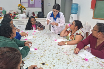 Grupo do PAIF celebra Outubro Rosa com oficina de sachês perfumados