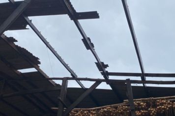 Temporal causa estragos em localidades do interior de Pejuçara