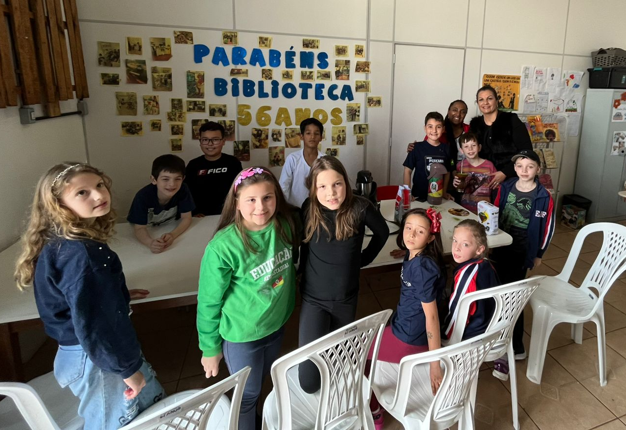 Biblioteca Machado de Assis recebe alunos para programação alusiva à Semana Farroupilha