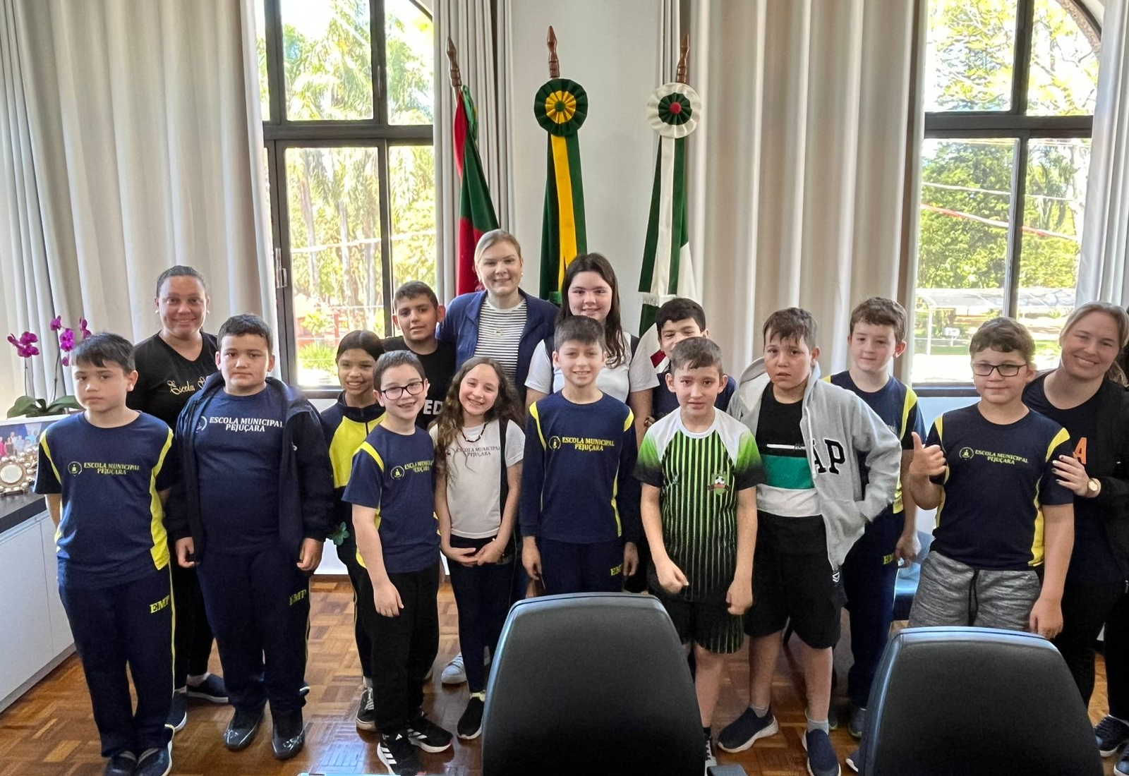 Alunos visitam o Centro Administrativo e aprendem sobre os três poderes