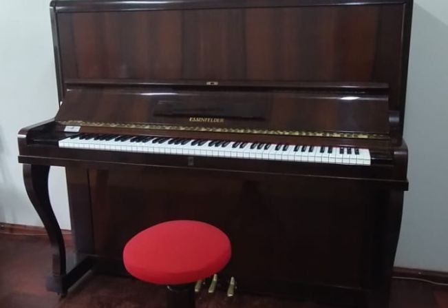 CEPIB recebe doação de um piano