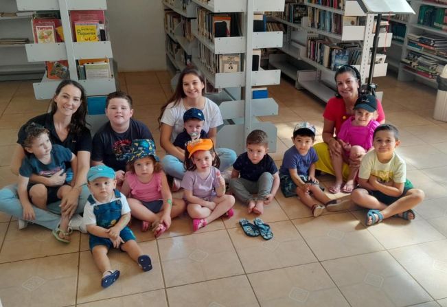 Hoje tem mais contação de histórias na Biblioteca