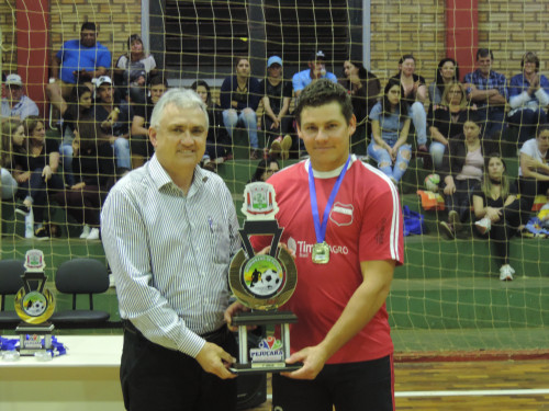 Equipe da Linha Macuglia é campeã do campeonato Interbairros de Futsal de Pejuçara