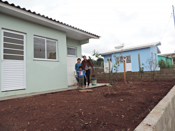 Caminho das Palmeiras: Famílias trabalham na ornamentação e  organização de seus novos lares